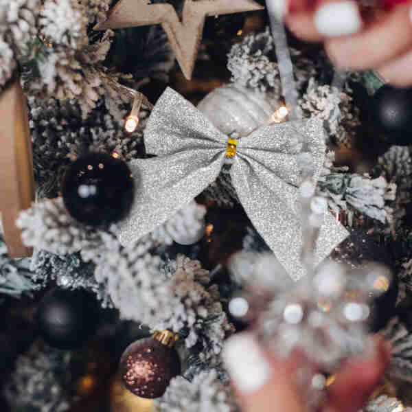 Ornament de Crăciun - set fundițe cu sclipici - argintiu - 12 buc/pachet Scule Prodrom